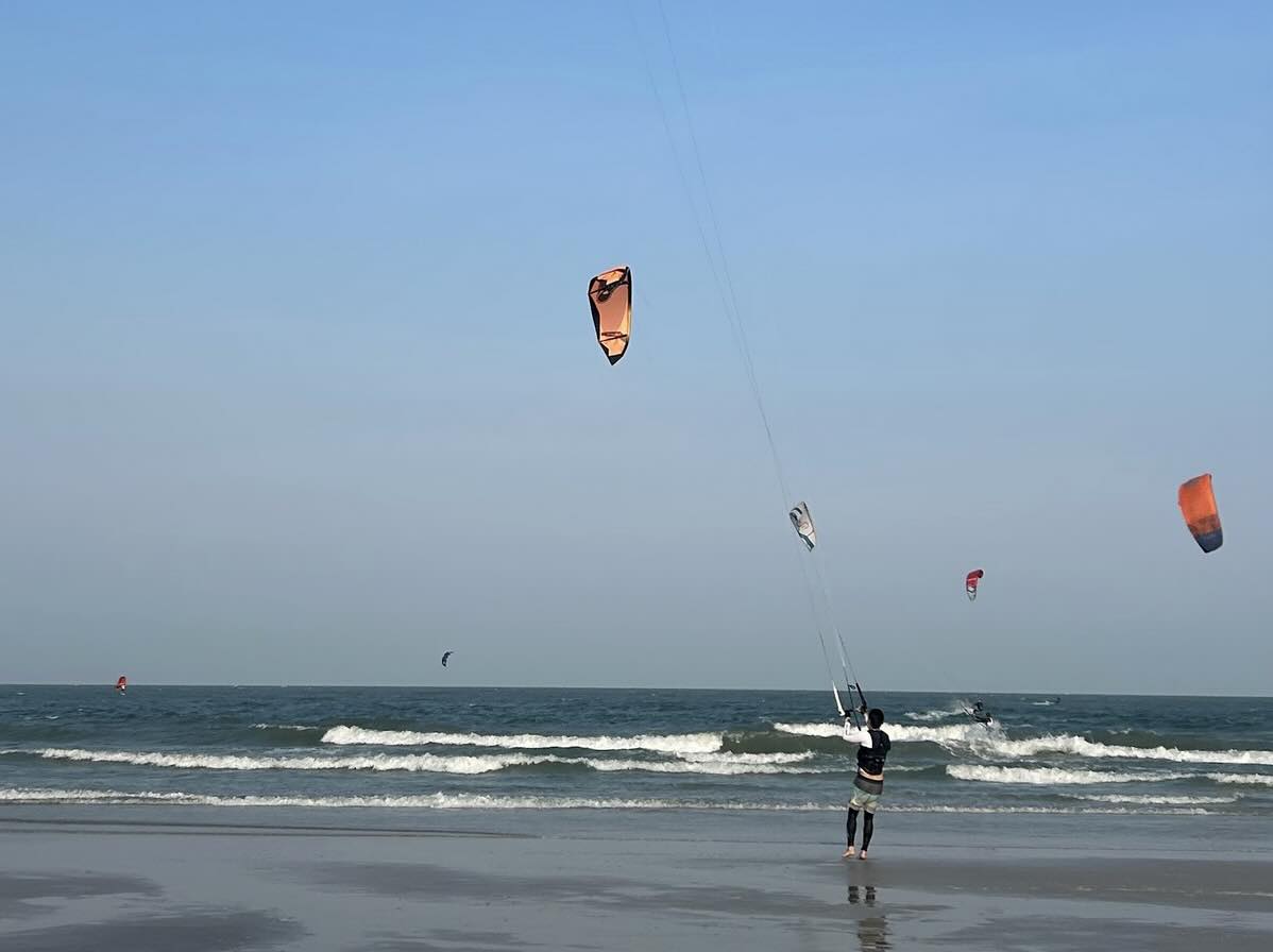 Kitesurfing in Hua Hin: Urban Comfort Meets Ocean Breeze