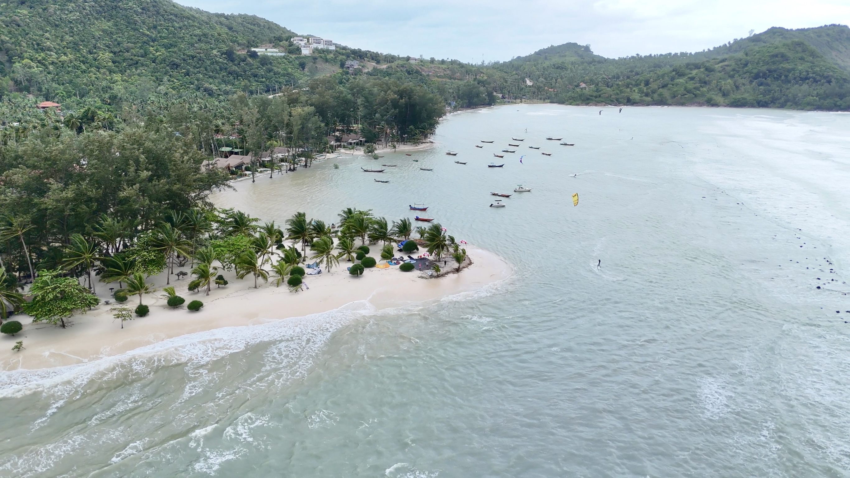 When looking to the North western side of Malibu lagoon at Chaloklum Beach, Koh Phangan, bird’s-eye view of Siam Pro Kite home spot